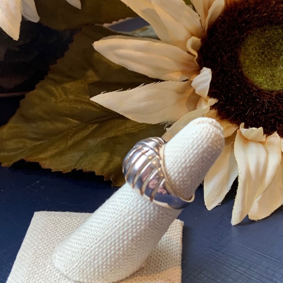 Love Knot Ring - Picture 3 of 9